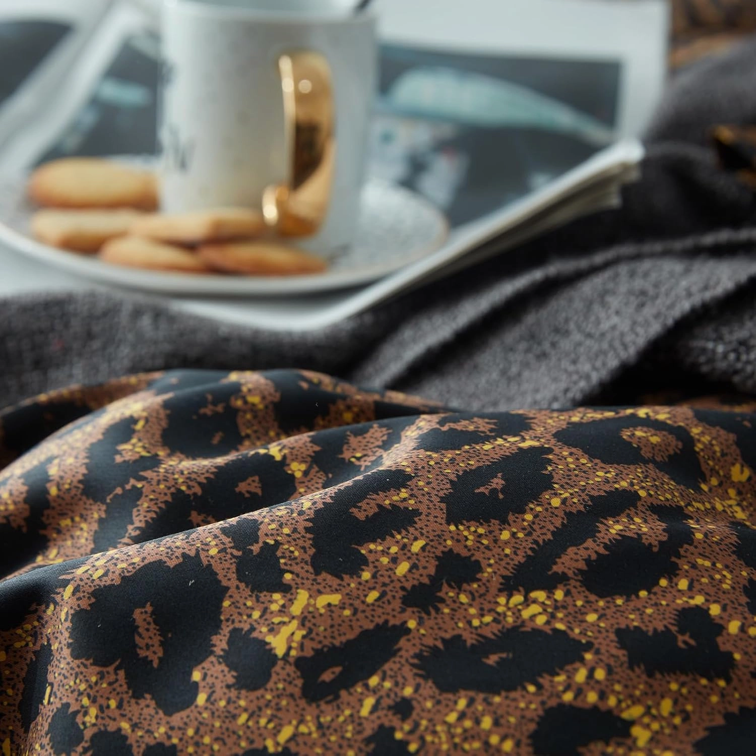 mixinni Leopard Print Comforter Set Twin XL-3 Pieces Animal Cheetah Printed Comforter Sexy Soft Fluffy Brown/Black Floral Print Bedding Set with 2 Pillowcases for All Season-Twin XL Size