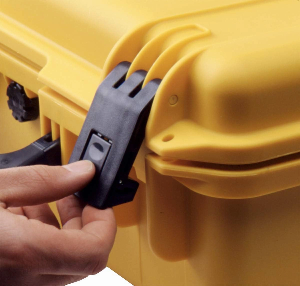 Pelican Waterproof Case Storm iM2600 Case With Foam (Black)