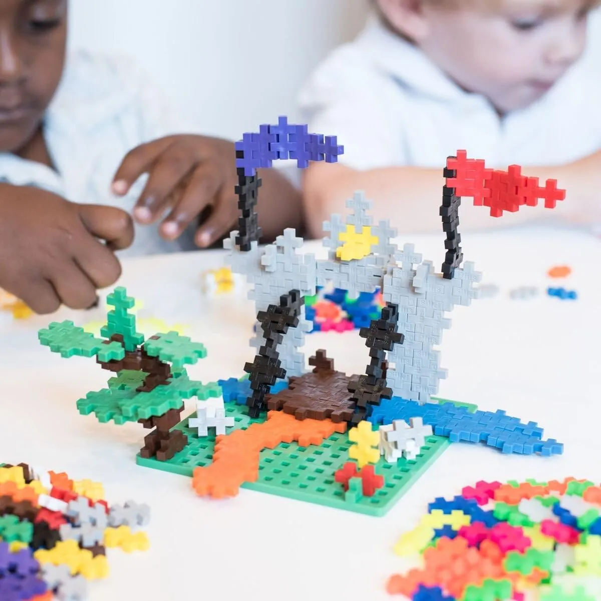 PLUS PLUS – Green Baseplate, 12 Pack – Base Accessory for Building and displaying Creations, 4.5 X 4.5 inches, Construction Building STEM | STEAM Toy for Kids