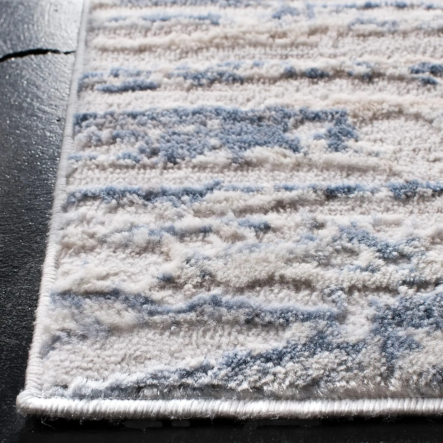 SAFAVIEH Amelia Collection Accent Rug - 2'2" x 4', Ivory & Blue, Modern Abstract Design, Non-Shedding & Easy Care, Ideal for High Traffic Areas in Entryway, Living Room, Bedroom (ALA768A)