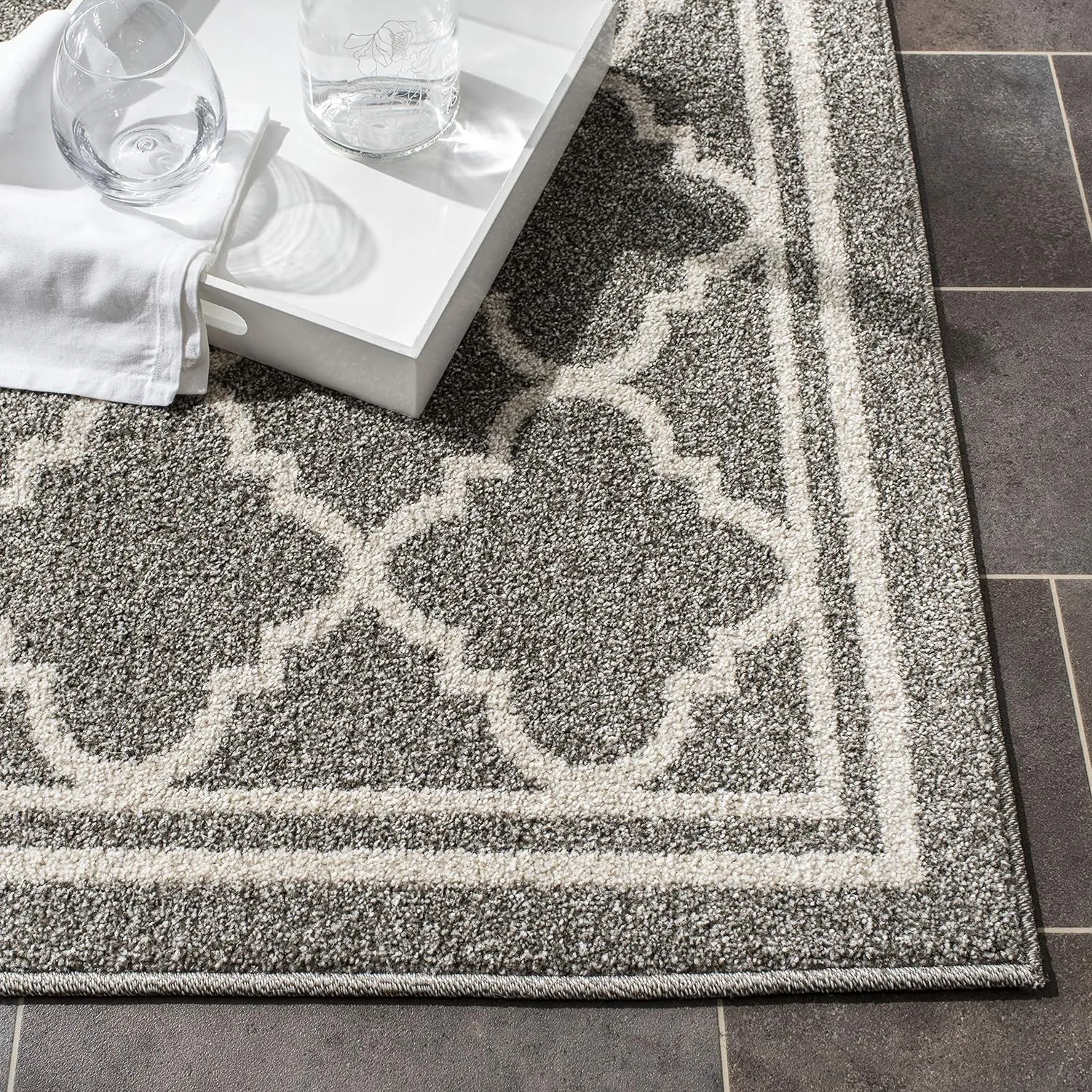 SAFAVIEH Amherst Collection Area Rug - 8' x 10', Dark Grey & Beige, Moroccan Trellis Design, Non-Shedding & Easy Care, Ideal for High Traffic Areas in Living Room, Bedroom (AMT422R)