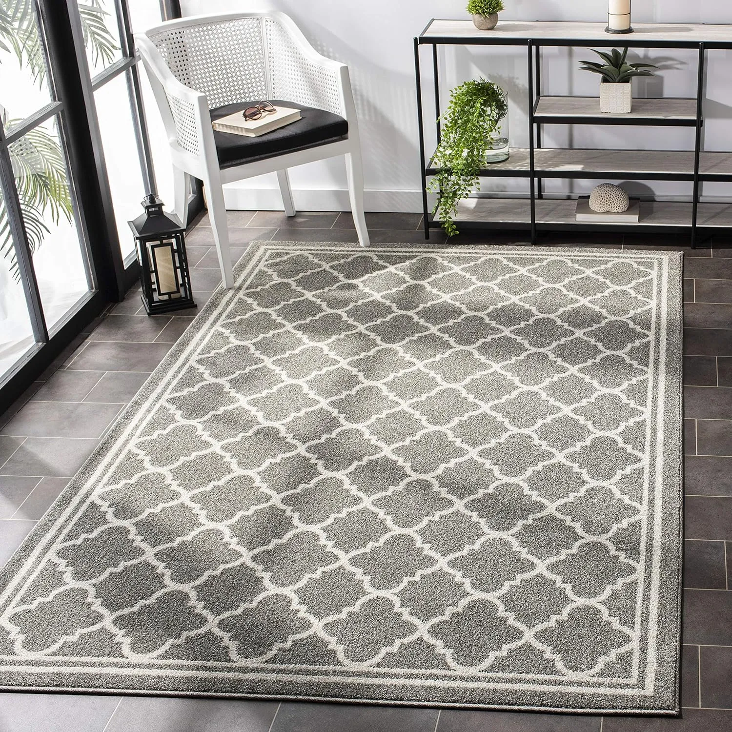 SAFAVIEH Amherst Collection Area Rug - 8' x 10', Dark Grey & Beige, Moroccan Trellis Design, Non-Shedding & Easy Care, Ideal for High Traffic Areas in Living Room, Bedroom (AMT422R)