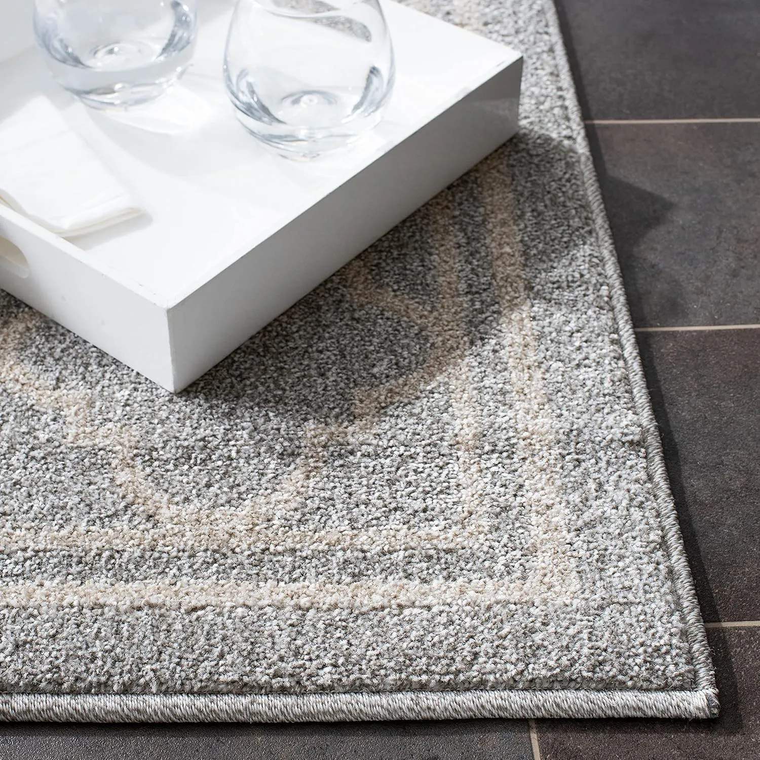 SAFAVIEH Amherst Collection Area Rug - 8' x 10', Light Grey & Beige, Moroccan Trellis Design, Non-Shedding & Easy Care, Ideal for High Traffic Areas in Living Room, Bedroom (AMT422B)