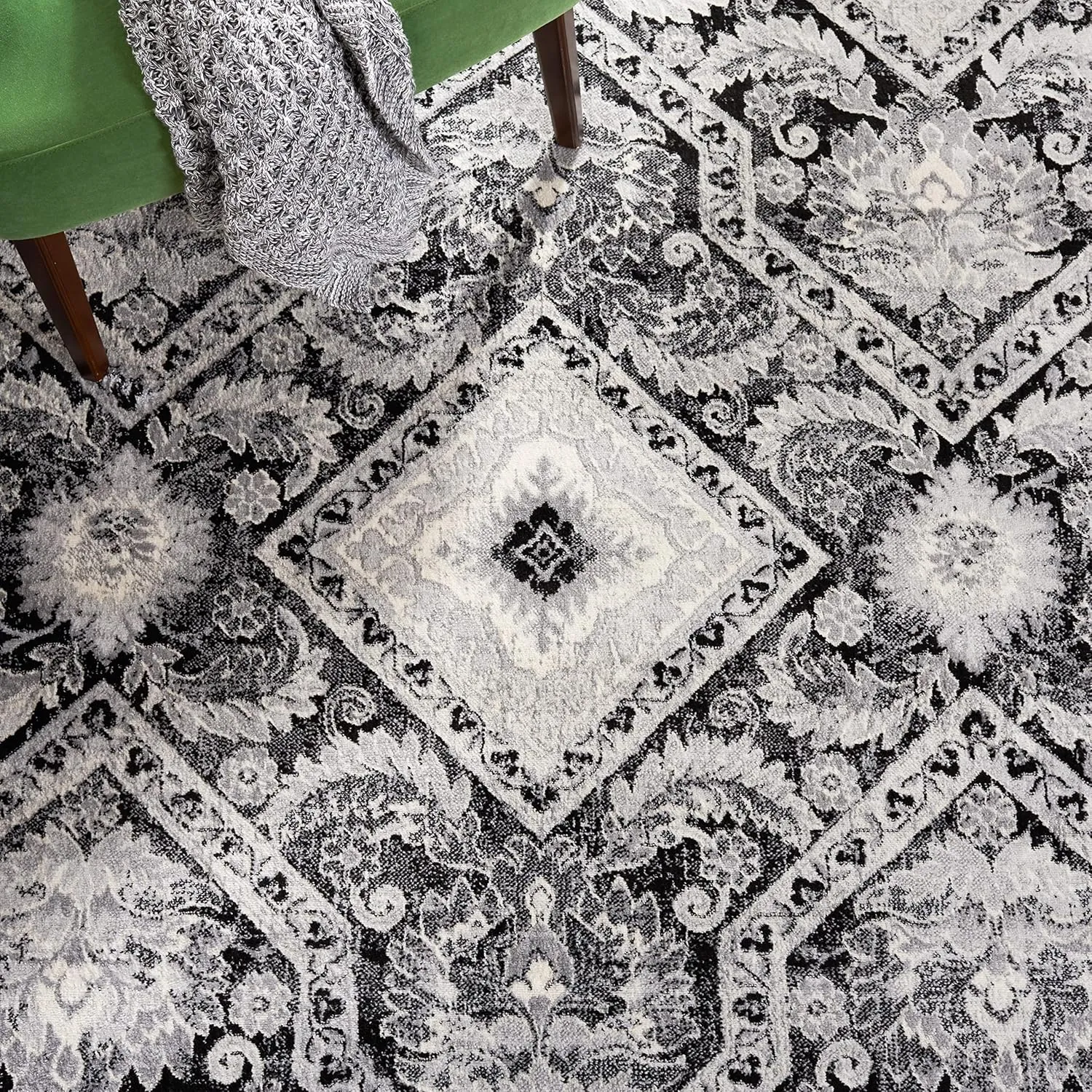 Safavieh Area Rug 8x10 - Brentwood Collection - Large - Black & Ivory, Diamond Damask Design, Non-Shedding & Easy Cleaning, Ideal for Living Room, Bedroom, Office, Dining Space (BNT827Z)