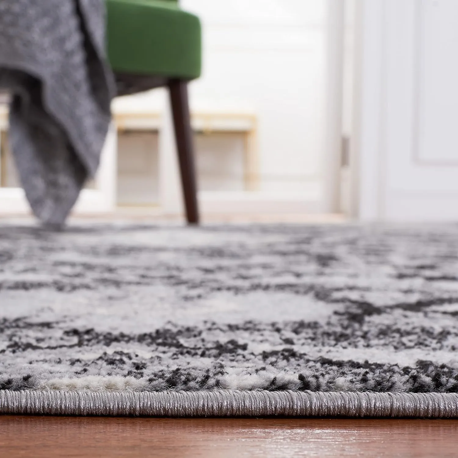 Safavieh Area Rug 8x10 - Brentwood Collection - Large - Black & Ivory, Diamond Damask Design, Non-Shedding & Easy Cleaning, Ideal for Living Room, Bedroom, Office, Dining Space (BNT827Z)