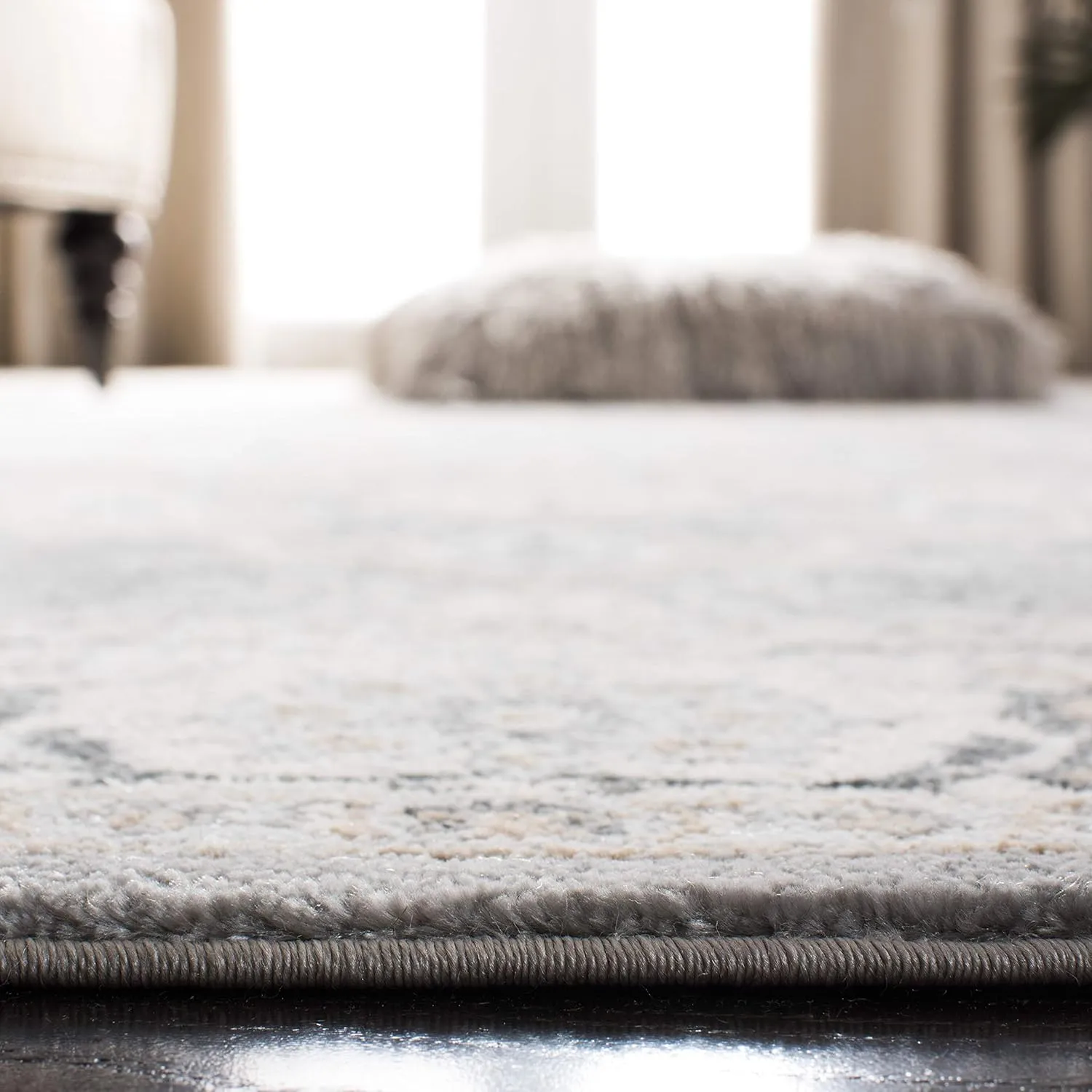 SAFAVIEH Area Rug 8x10 - Isabella Collection - Large - Grey & Dark Grey, Oriental Design, Non-Shedding & Easy Cleaning, Ideal for Living Room, Bedroom, Office, Dining Space (ISA912H)