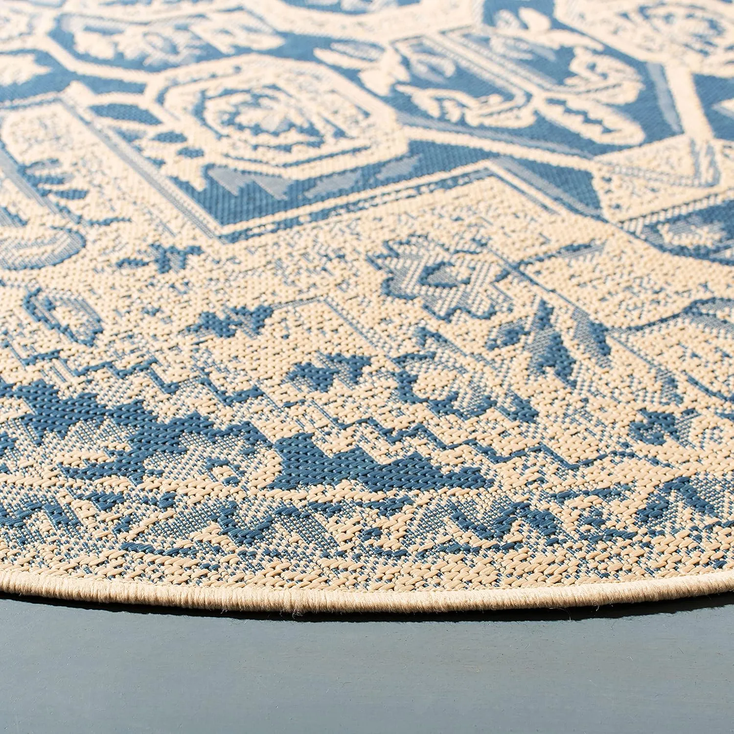 SAFAVIEH Beach House Collection 4' Round Blue/Cream BHS138M Oriental Medallion Indoor/ Outdoor Non-Shedding Easy Patio Backyard Porch Deck Mudroom Area Rug