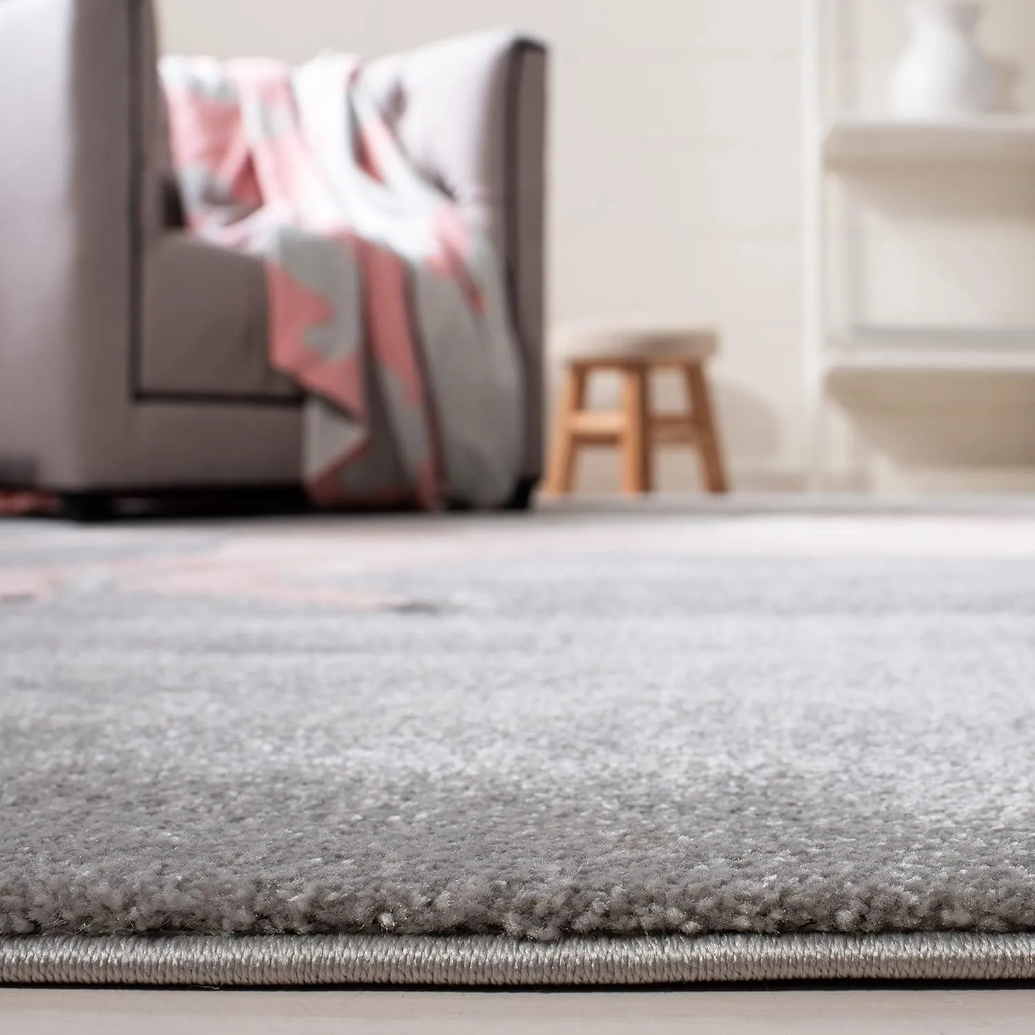 SAFAVIEH Carousel Kids Collection Accent Rug - 2' x 3', Grey & Pink, Non-Shedding & Easy Care, Ideal for High Traffic Areas for Boys & Girls in Playroom, Nursery, Bedroom (CRK163F)