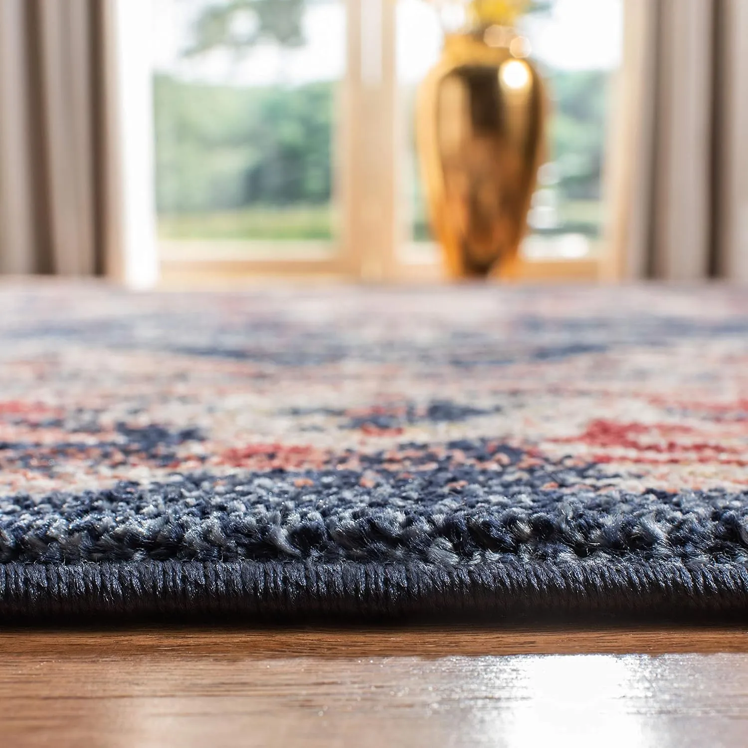 SAFAVIEH Charleston Collection Area Rug - 8' x 10', Navy & Red, Oriental Distressed Design, Non-Shedding & Easy Care, Ideal for High Traffic Areas in Living Room, Bedroom (CHL411L)