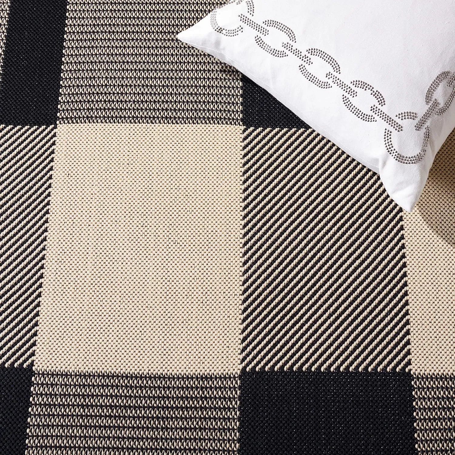 SAFAVIEH Courtyard Collection Area Rug - 5'3" x 7'7", Black & Bone, Indoor/Outdoor, Plaid Pattern, Weather Resistant & Washable, Ideal for Patio, Backyard, Mudroom, Deck, Dining Space (CY6201-216)