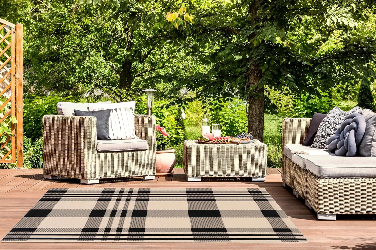 SAFAVIEH Courtyard Collection Area Rug - 5'3" x 7'7", Black & Bone, Indoor/Outdoor, Plaid Pattern, Weather Resistant & Washable, Ideal for Patio, Backyard, Mudroom, Deck, Dining Space (CY6201-216)