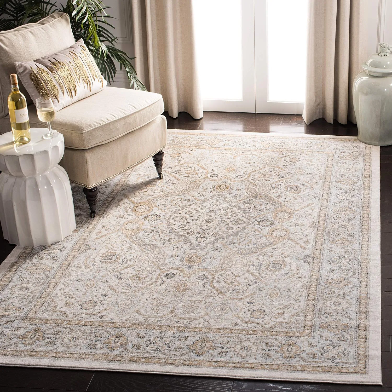 SAFAVIEH Isabella Collection Area Rug - 8' x 10', Cream & Beige, Oriental Design, Non-Shedding & Easy Care, Ideal for High Traffic Areas in Living Room, Bedroom (ISA916B)