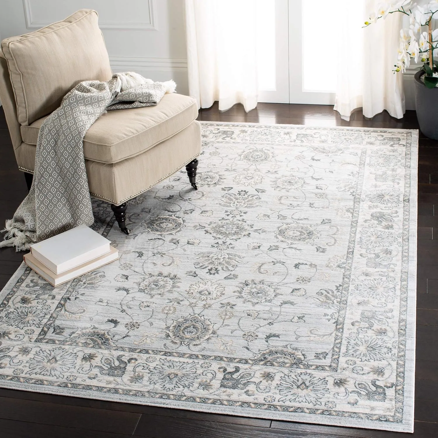 SAFAVIEH Isabella Collection Area Rug - 9' x 12', Light Grey & Cream, Oriental Design, Non-Shedding & Easy Care, Ideal for High Traffic Areas in Living Room, Bedroom (ISA940G)