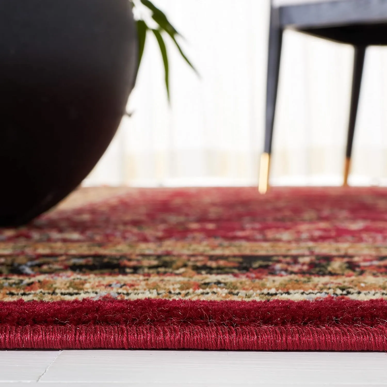 SAFAVIEH Lyndhurst Collection Accent Rug - 2'3" x 4', Red & Black, Traditional Oriental Design, Non-Shedding & Easy Care, Ideal for High Traffic Areas in Entryway, Living Room, Bedroom (LNH331B)
