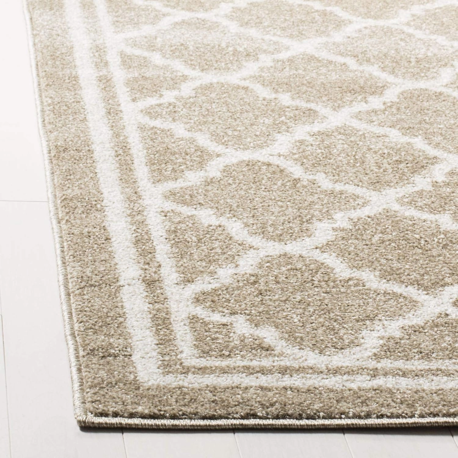SAFAVIEH Amherst Collection Area Rug - 8' x 10', Wheat & Beige, Moroccan Trellis Design, Non-Shedding & Easy Care, Ideal for High Traffic Areas in Living Room, Bedroom (AMT422S)