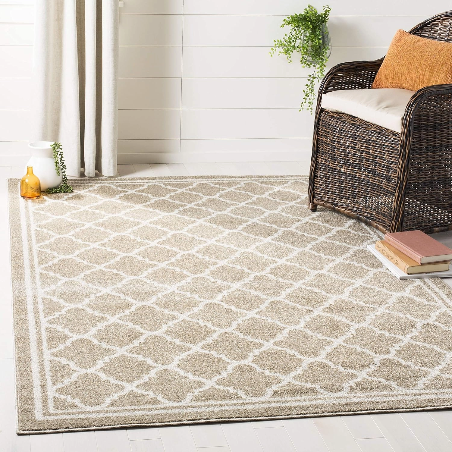 SAFAVIEH Amherst Collection Area Rug - 8' x 10', Wheat & Beige, Moroccan Trellis Design, Non-Shedding & Easy Care, Ideal for High Traffic Areas in Living Room, Bedroom (AMT422S)
