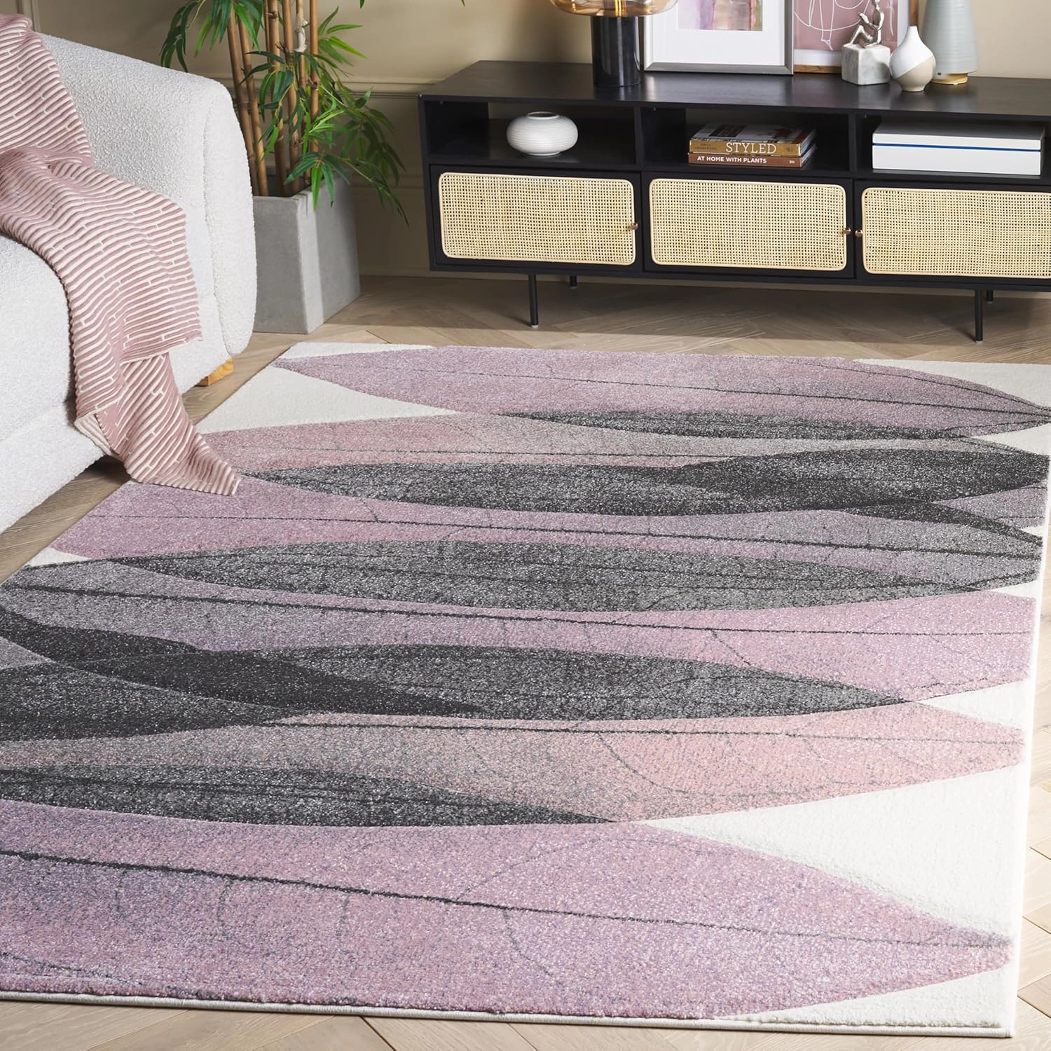 SAFAVIEH Hollywood Collection Area Rug - 6'7" x 9', Ivory & Green, Mid-Century Modern Design, Non-Shedding & Easy Care, Ideal for High Traffic Areas in Living Room, Bedroom, Dining (HLW703C-6)