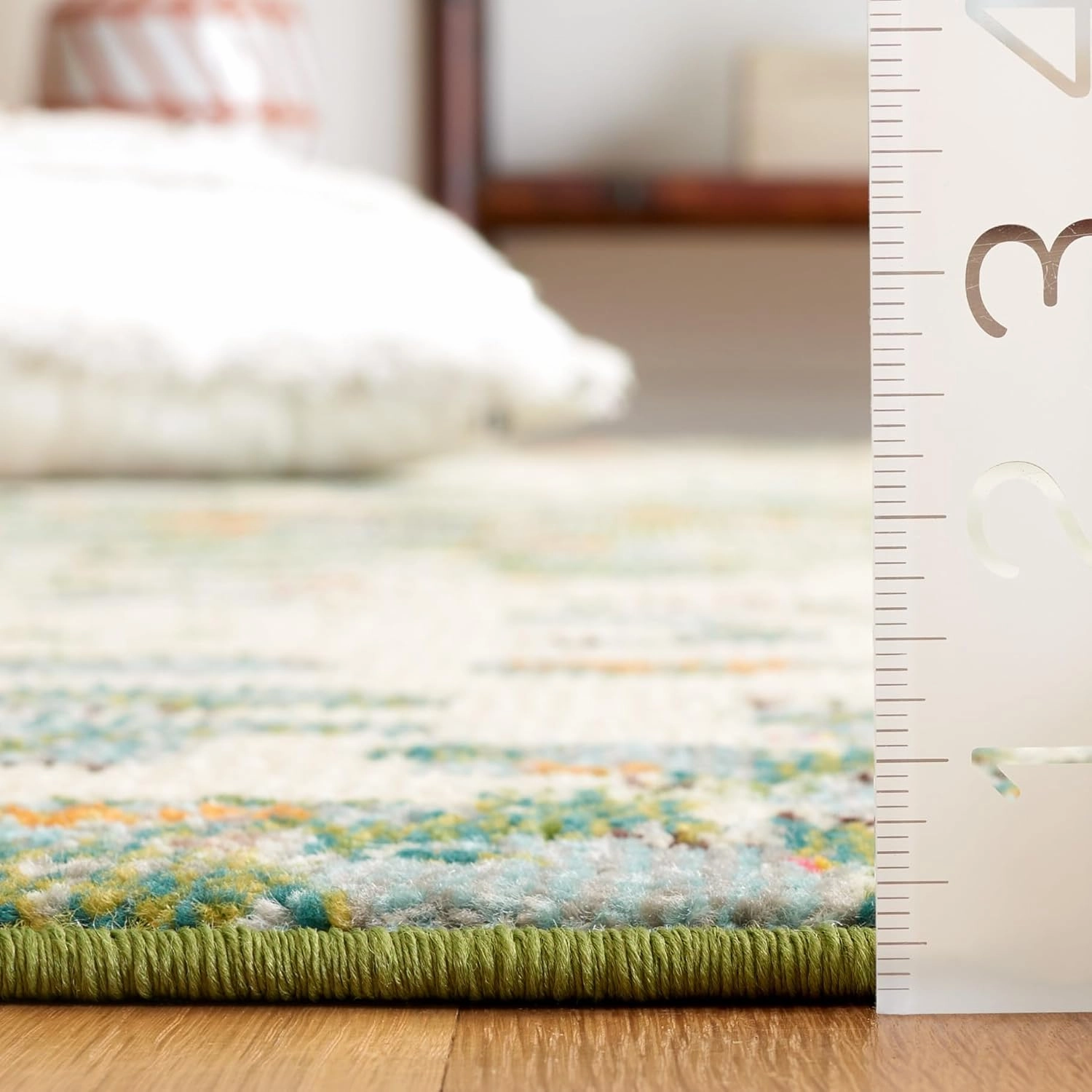 SAFAVIEH Monaco Collection Area Rug - 5'1" x 7'6", Sage & Rust, Abstract Watercolor Design, Non-Shedding & Easy Care, Ideal for High Traffic Areas in Living Room, Bedroom, Dining (MNC225W-5)