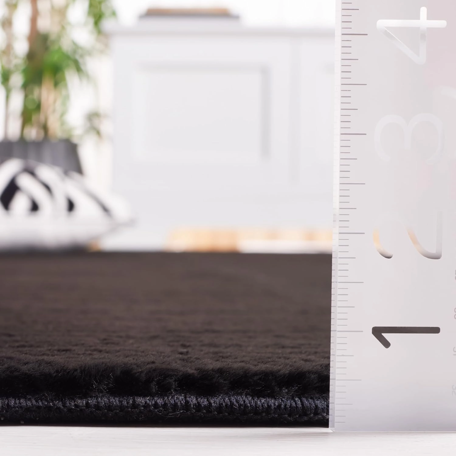SAFAVIEH Washable Rug Faux Rabbit Fur Shag Collection - 6' Square, Black, Slip Resistant & Easy Cleaning, Ideal for Living Room, Bedroom, Kids Playroom, Nursery, Dining Space (FRF100Z)