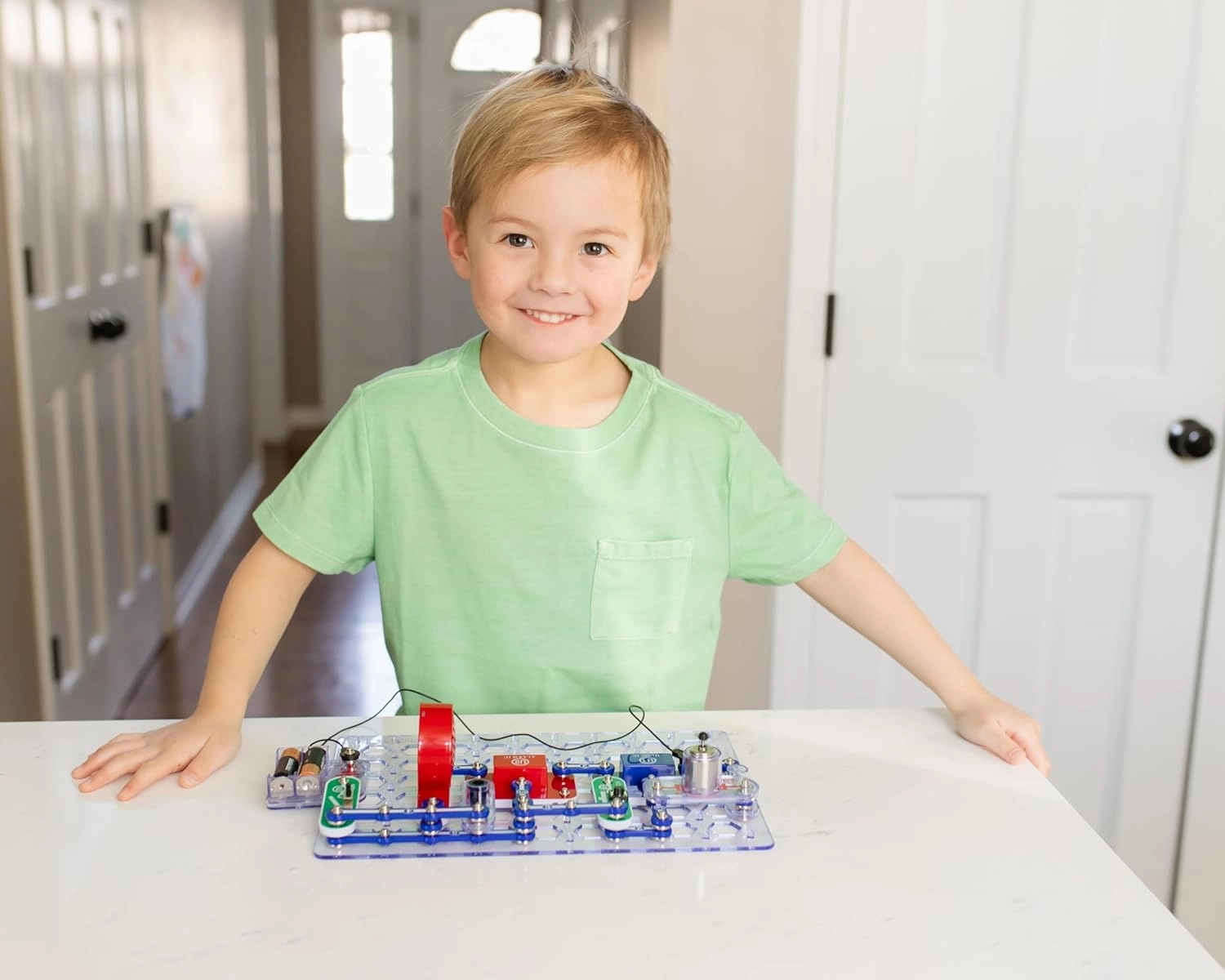Snap Circuits Extreme SC-750 Electronics Exploration Kit - Over 750 Projects, Full Color Manual, 80  Parts for STEM Education, Kids 8 