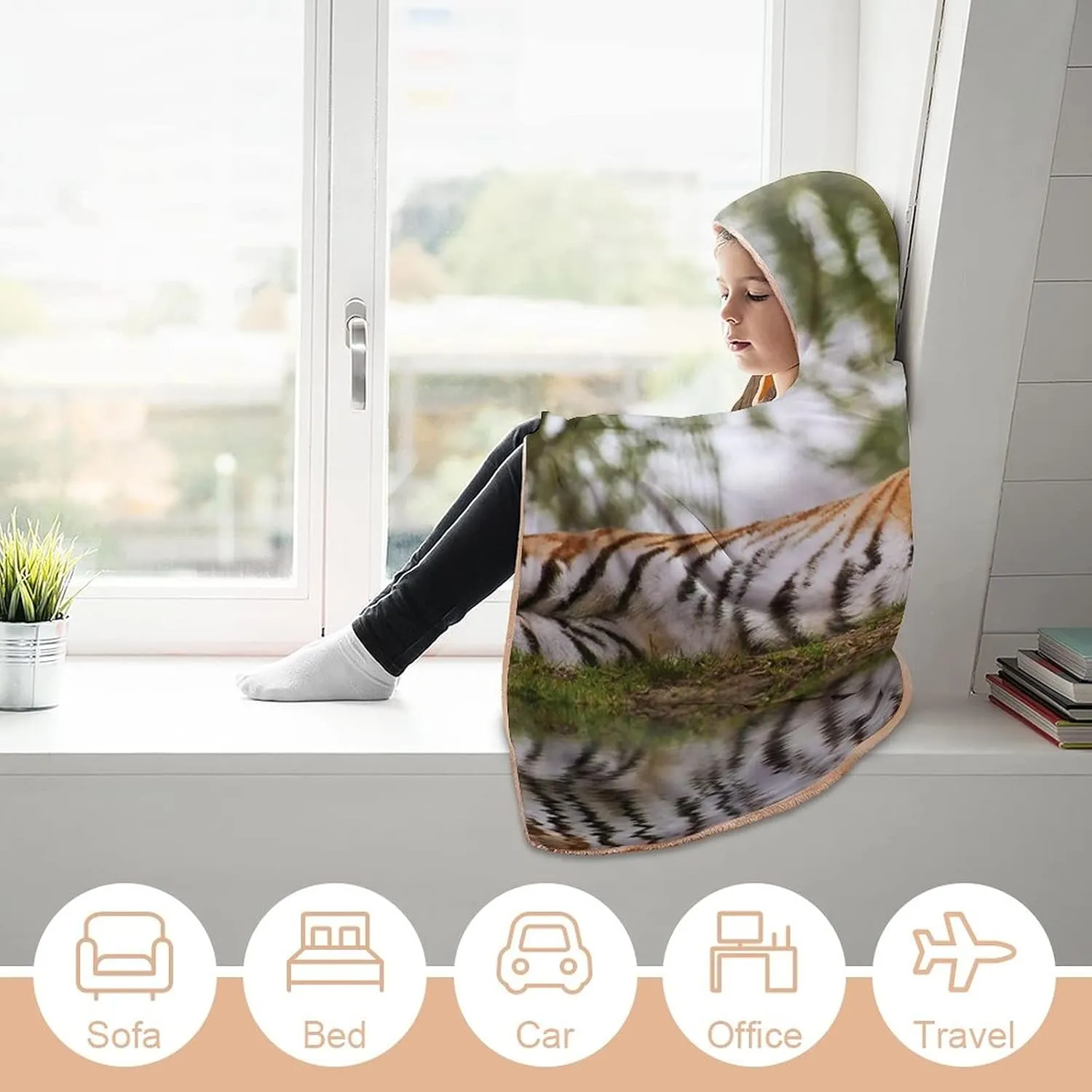 Warm Blanket, Tiger Women Men Hooded Blanket, Siberian Mammal Warm Day, Soft Warm Cozy, 40 x 50inches, Studying Reading Snuggling Napping Office, Multicolor